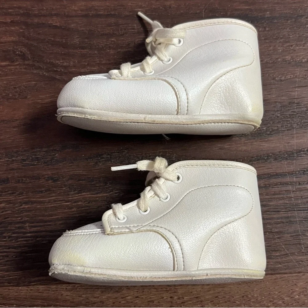 Vintage Doveen Baby Deer Baby Infant White crib shoes size 2